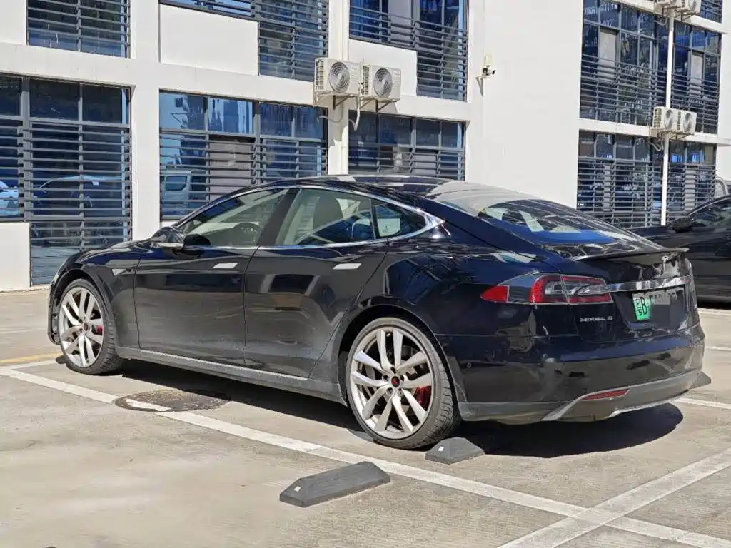 Tesla Model S — миниатюра 6