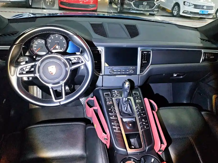 Porsche Macan — миниатюра 12