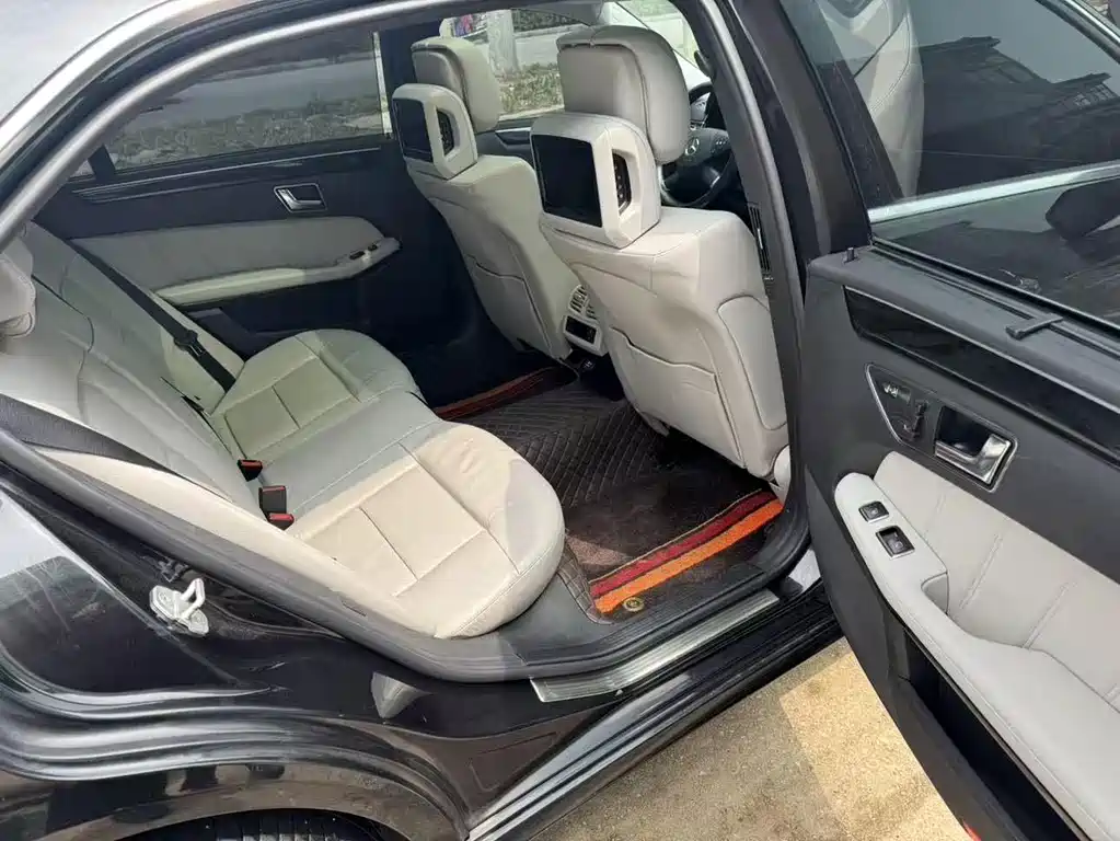 Mercedes-Benz E-Class — миниатюра 7
