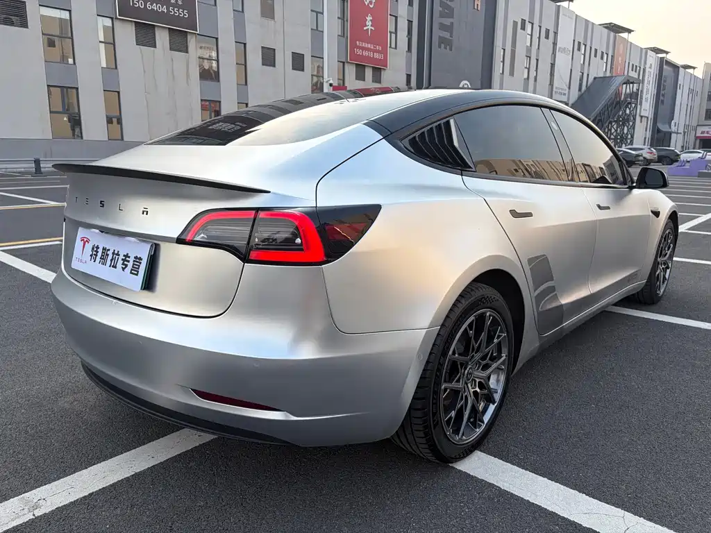 Tesla Model 3 — миниатюра 6