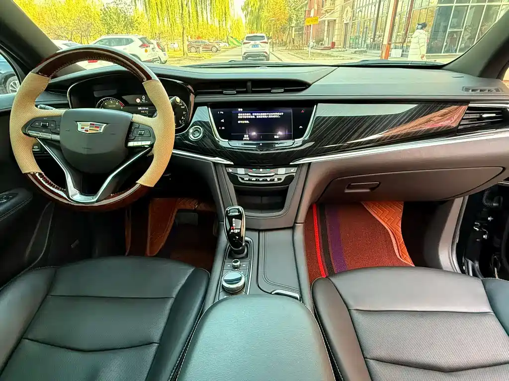 CADILLAC XT6