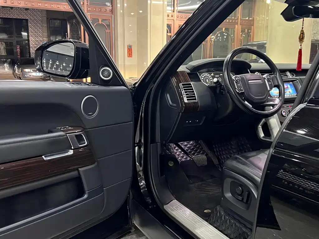 Land Rover Range Rover — миниатюра 9