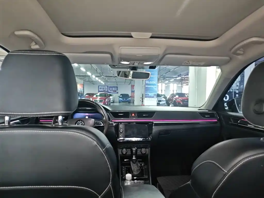 Skoda Superb — миниатюра 18