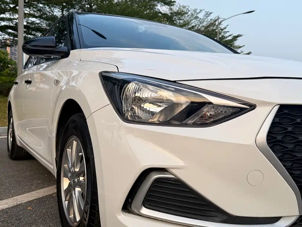 Hyundai Elantra — миниатюра 3