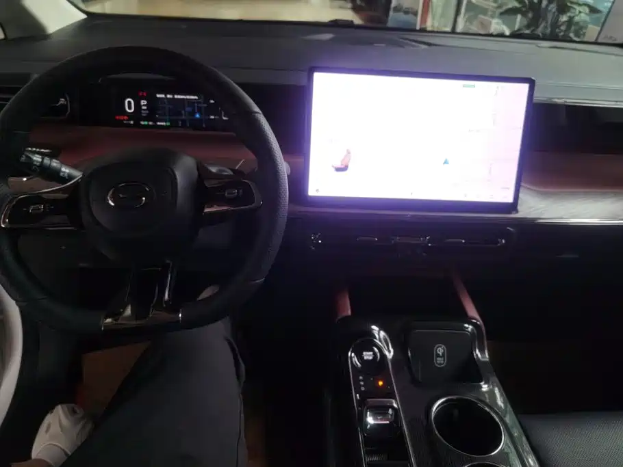 GAC Motor 传祺E8 PHEV — миниатюра 12