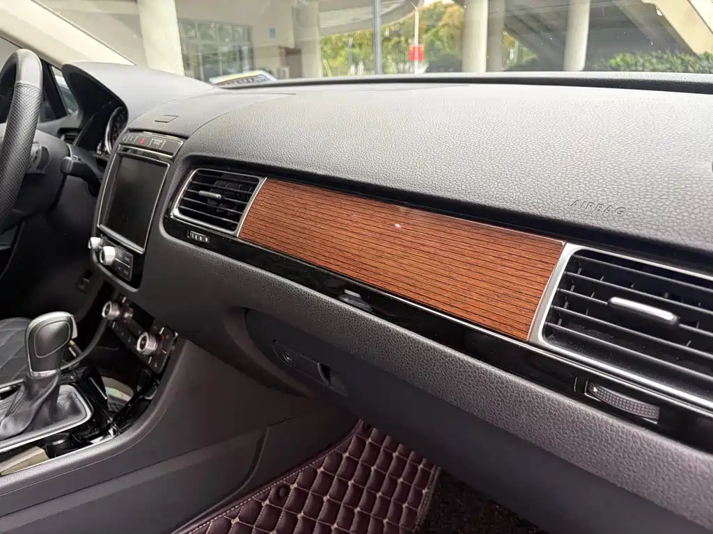 Volkswagen Touareg — миниатюра 12