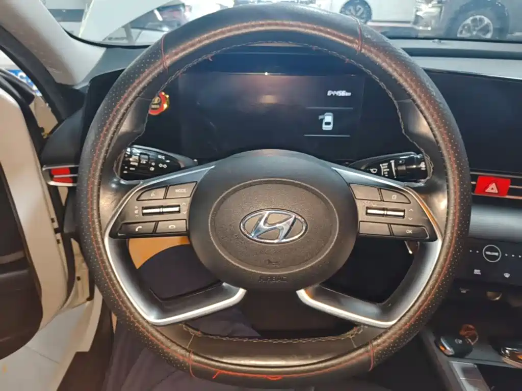 Hyundai Elantra — миниатюра 11