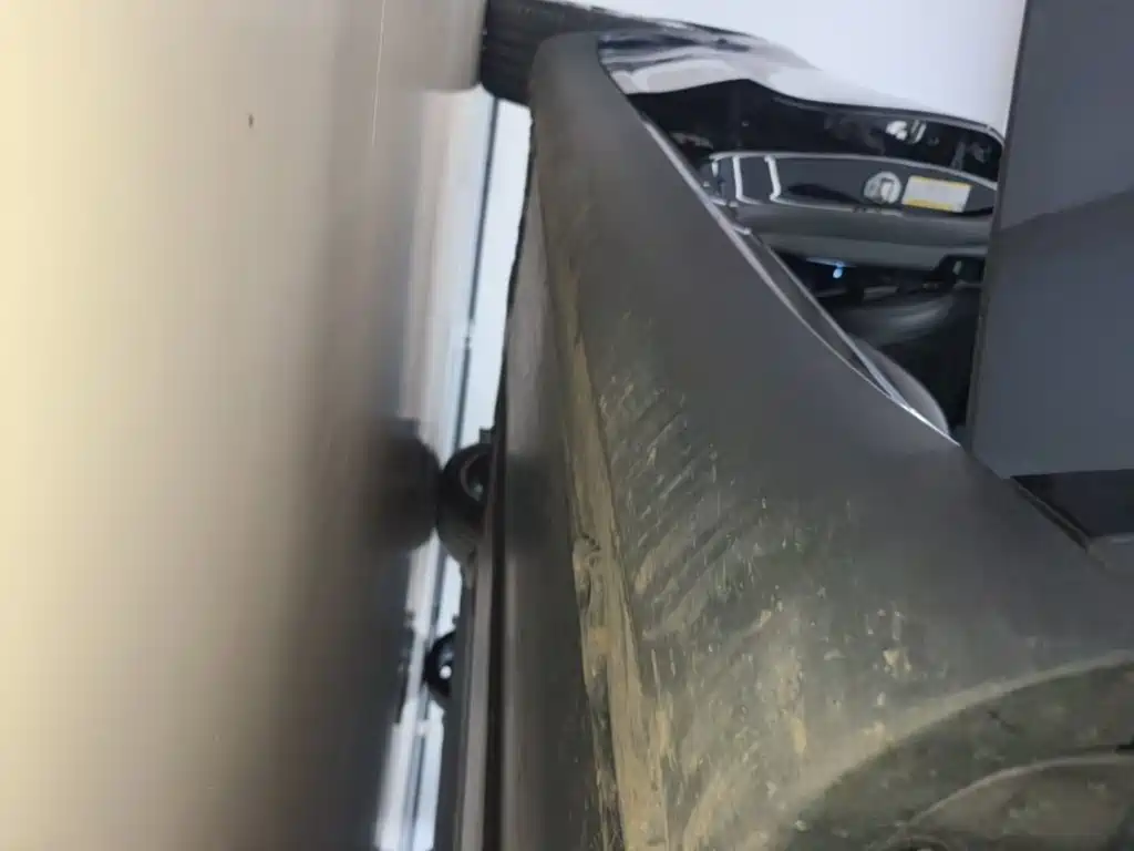 Tesla Model Y — миниатюра 21