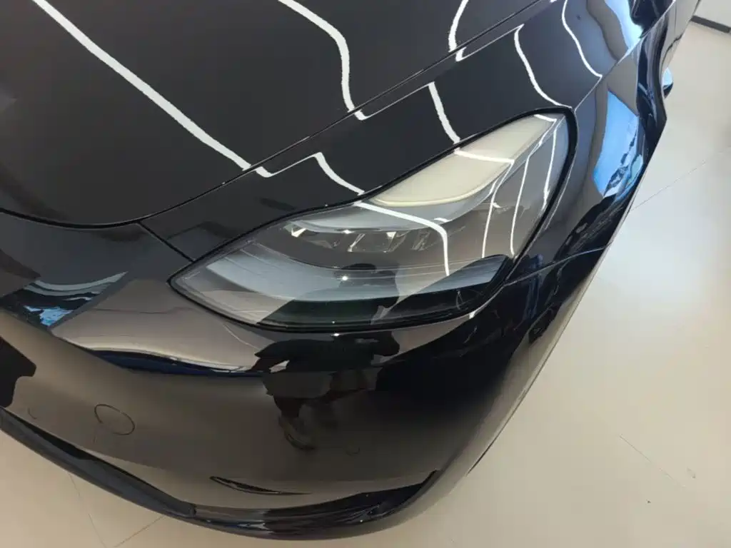 Tesla Model Y — миниатюра 24