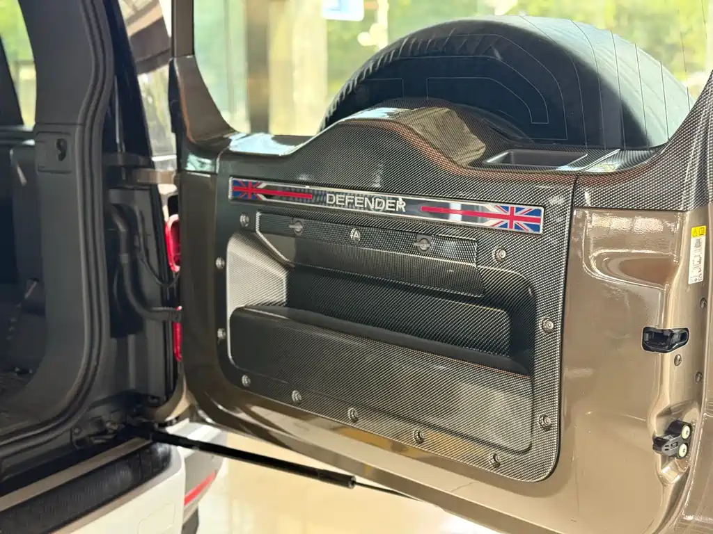 Land Rover Defender — миниатюра 19