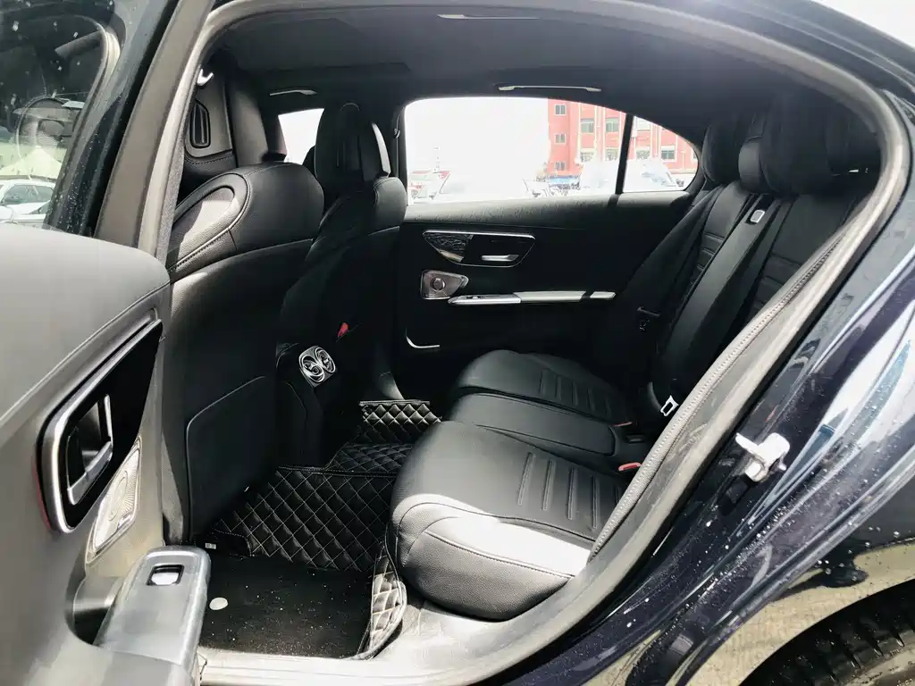 Mercedes-Benz C-Class — миниатюра 10