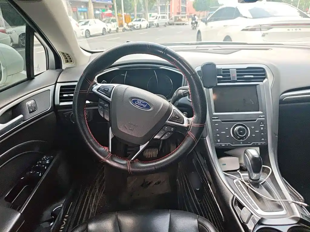 Ford Mondeo — миниатюра 11