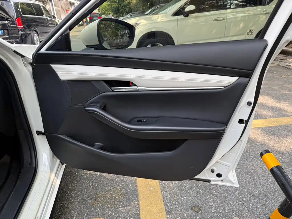 Mazda 3 Axela — миниатюра 9