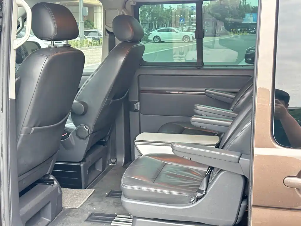 Volkswagen Multivan — миниатюра 12