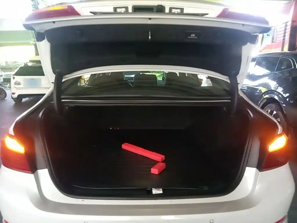 BMW 5 Series New Energy — миниатюра 19