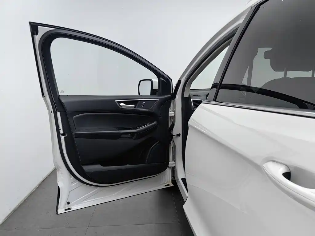 Ford Edge — миниатюра 8