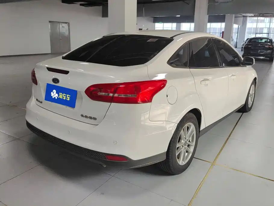 Ford Focus 2015 1.6L AT