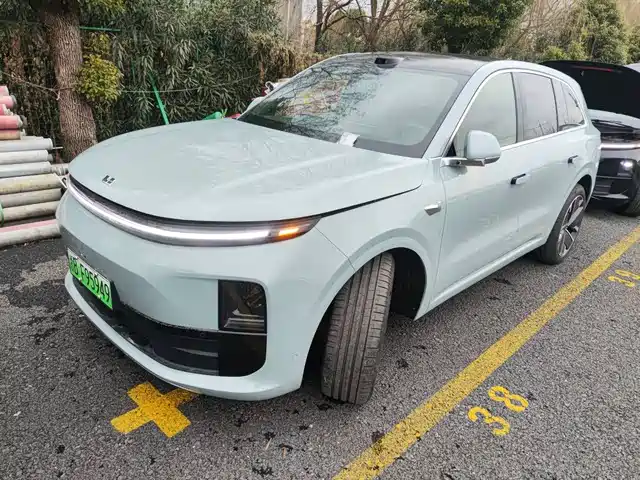 Li Auto IDEAL L6 2025