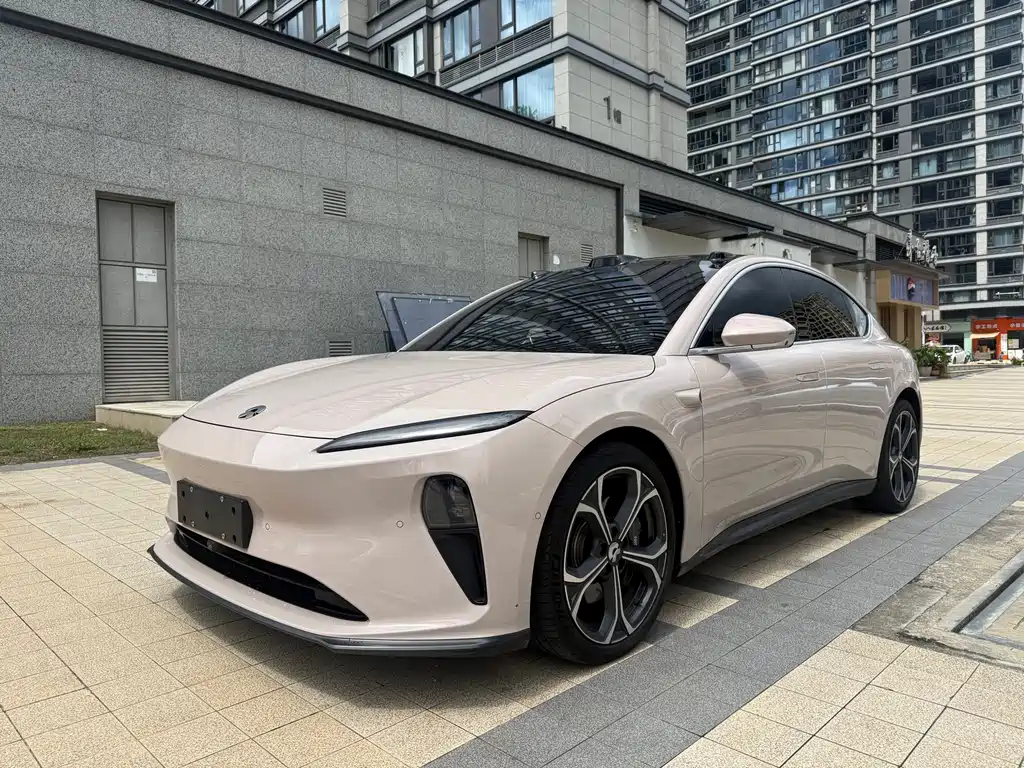NIO ET5