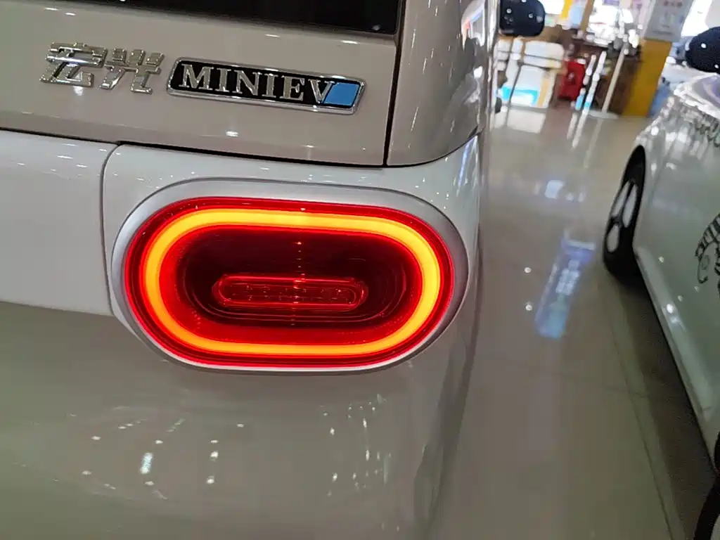 Wuling MINIEV — миниатюра 8