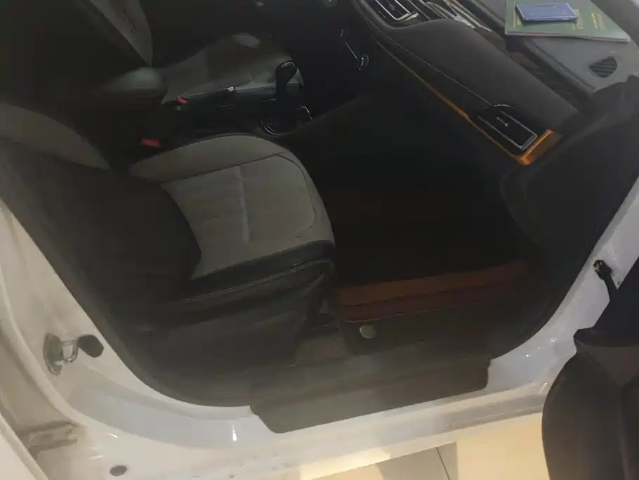 Changan Eado DT — миниатюра 8