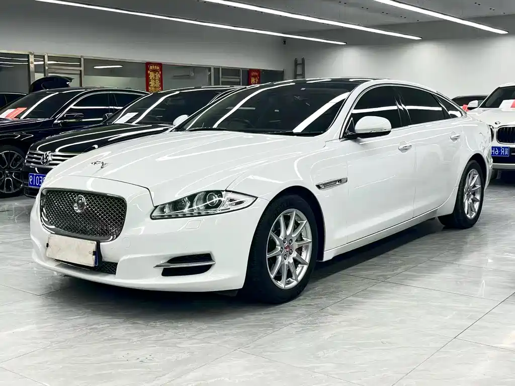 Jaguar XJ