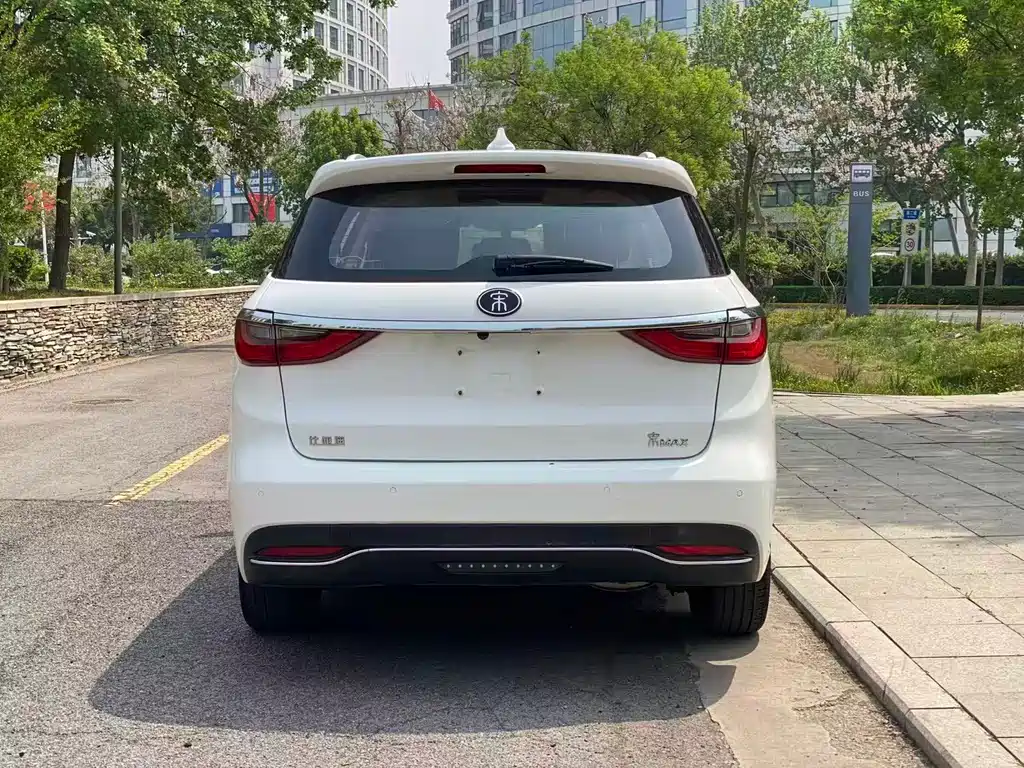 BYD MAX - фото 6