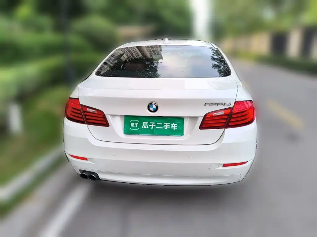 BMW 5 Series — миниатюра 4