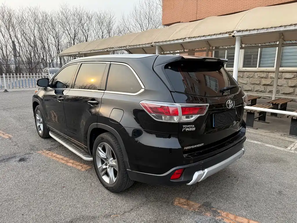 TOYOTA HIGHLANDER