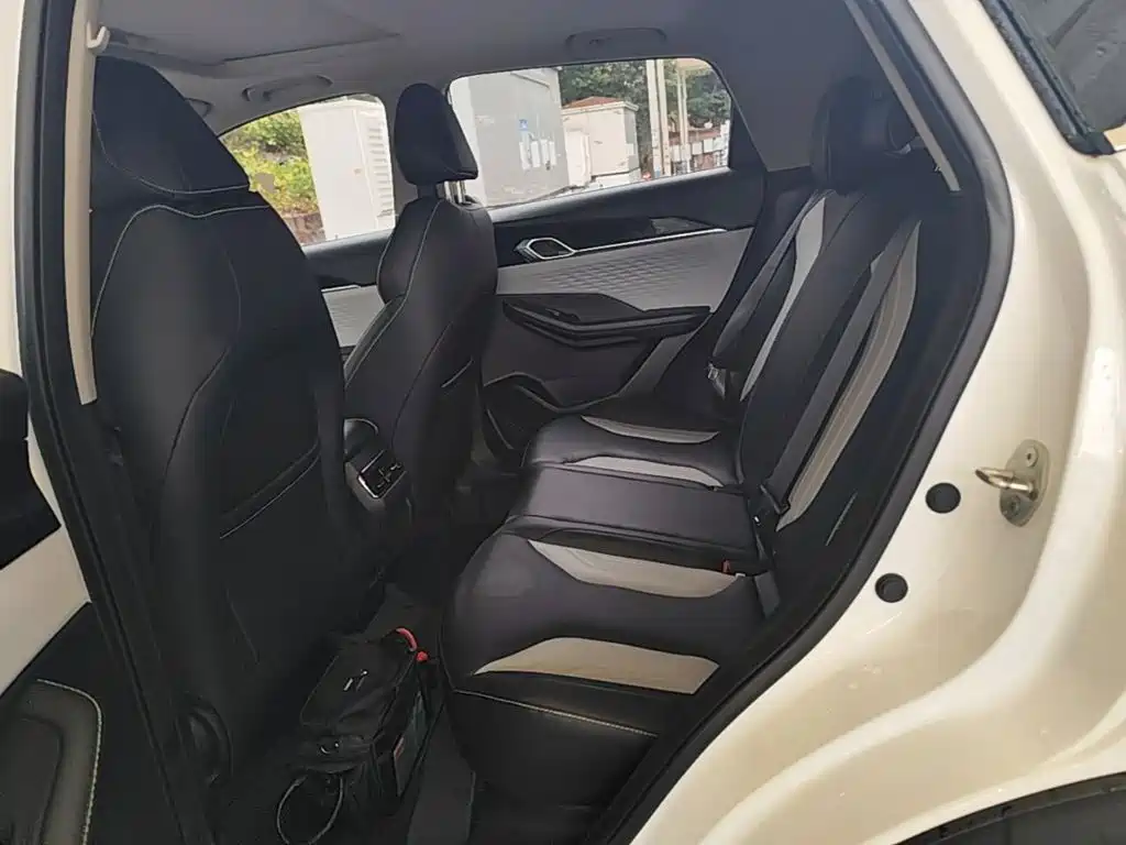 Geely Binyue — миниатюра 17