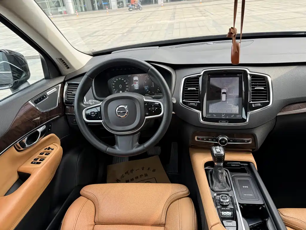 Volvo XC90 2015 T6 7 мест