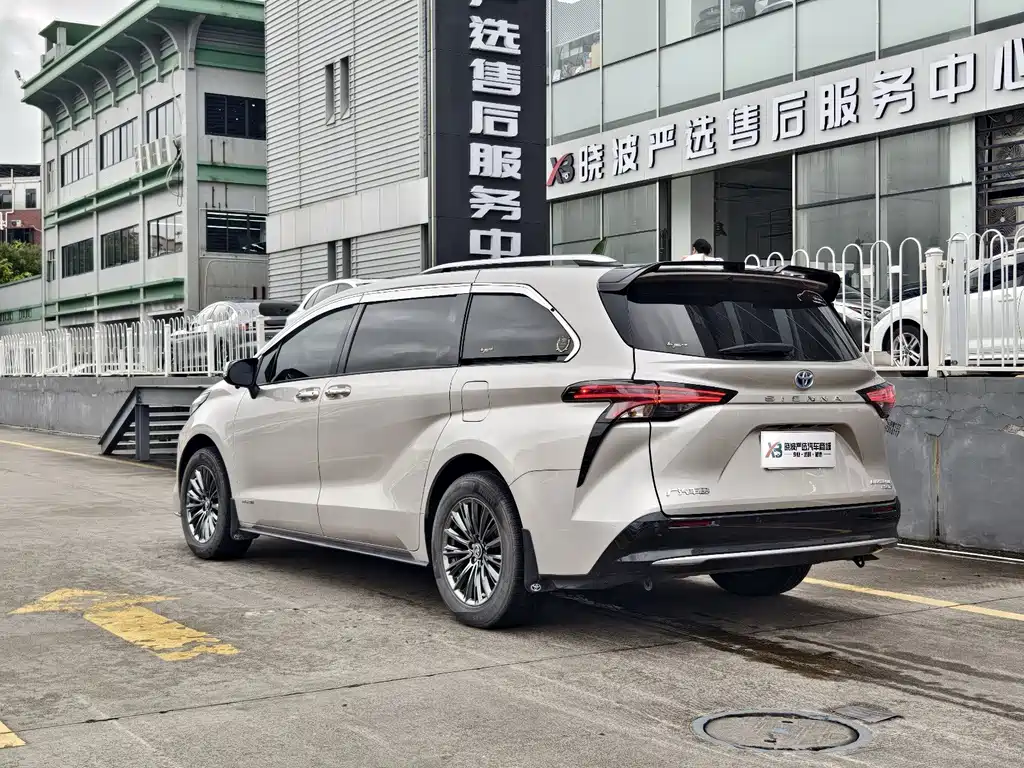 Toyota Sienna — миниатюра 4