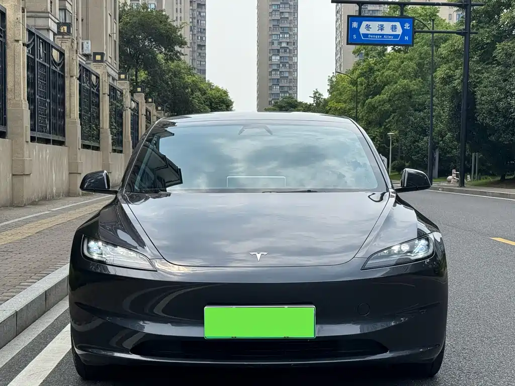 Tesla Model 3 — миниатюра 2