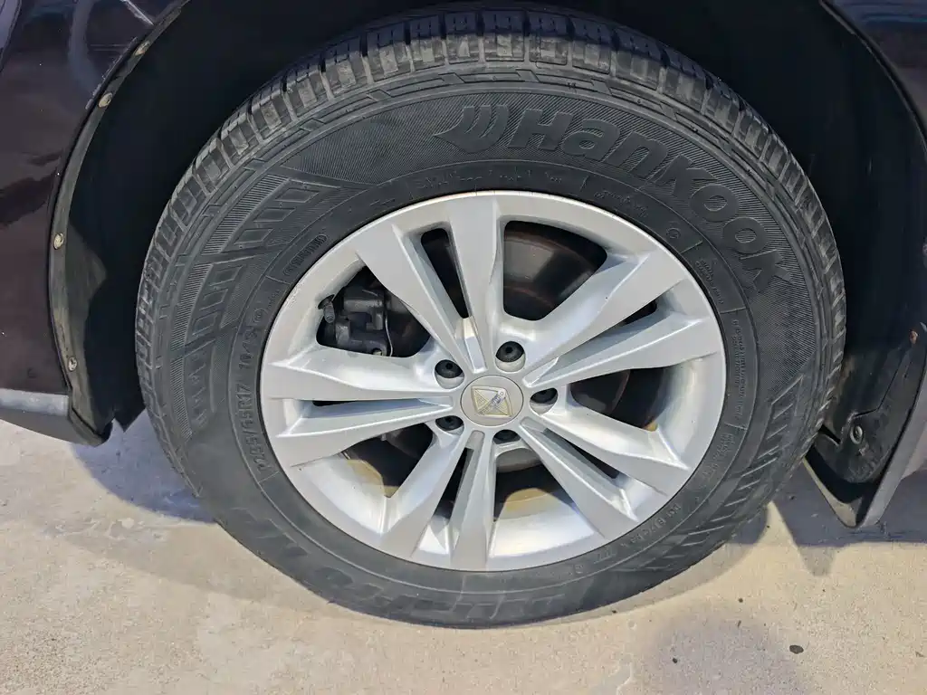 Borgward BX7 — миниатюра 8