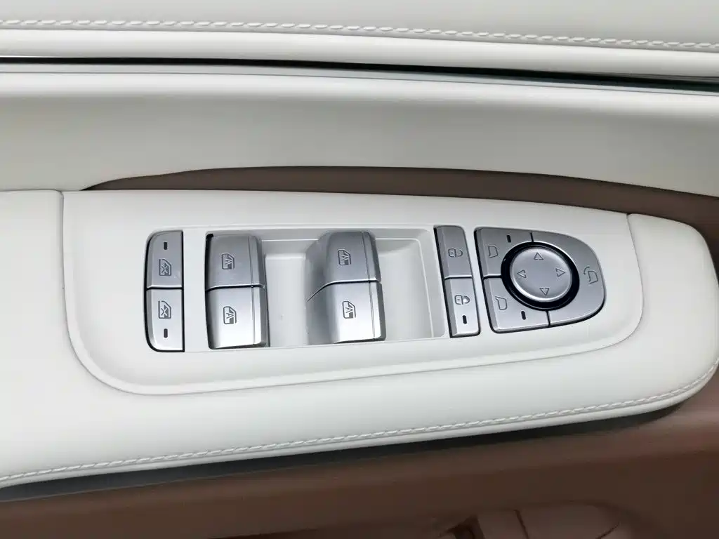 BYD Xia 2025 DM-i 1.5T 180km