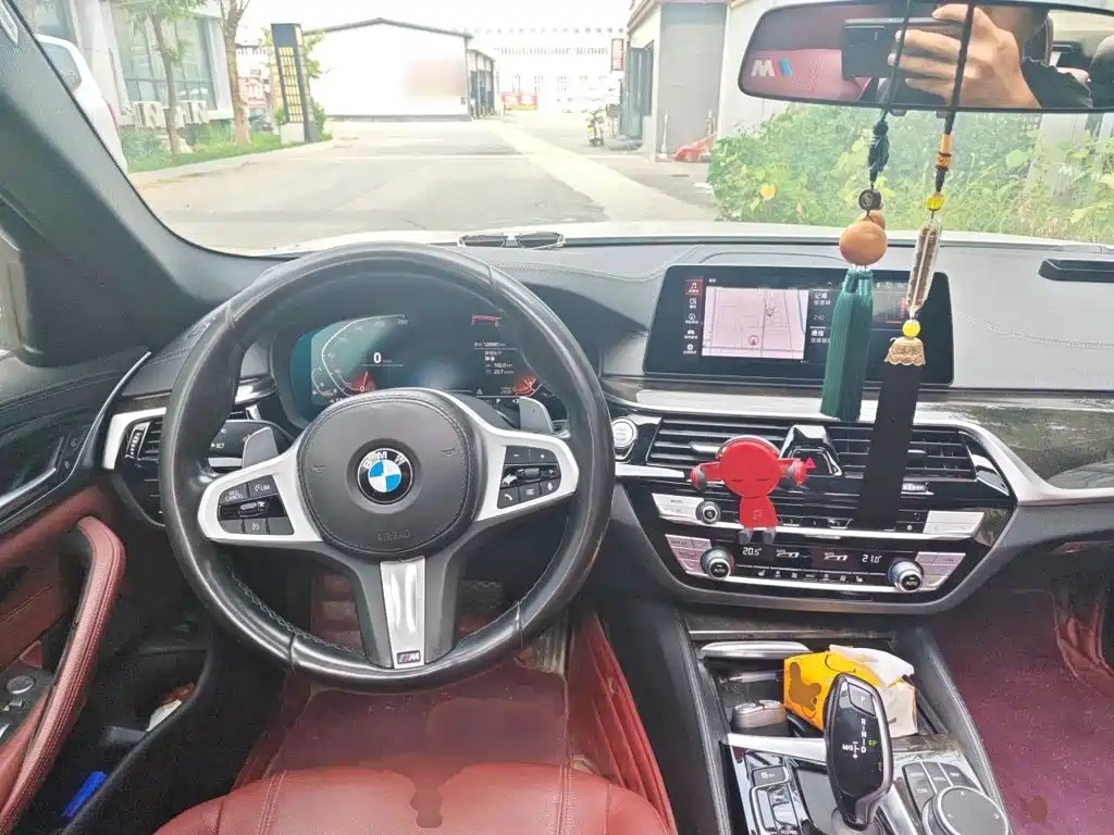 BMW 5 Series — миниатюра 11