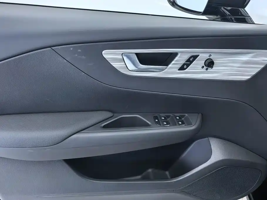 Hongqi Hongqi E-QM5 — миниатюра 7
