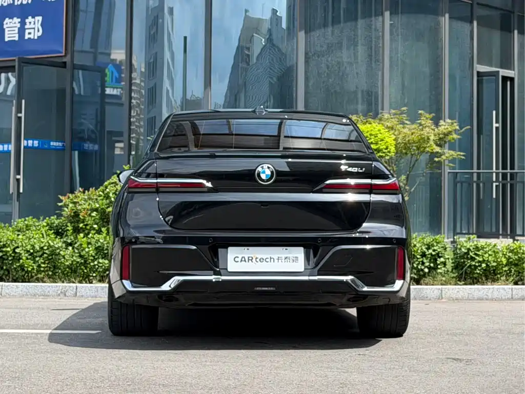 BMW 7 Series — миниатюра 4