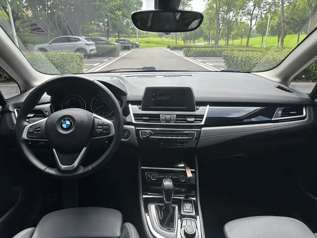 BMW 2 Series Active Tourer — миниатюра 12