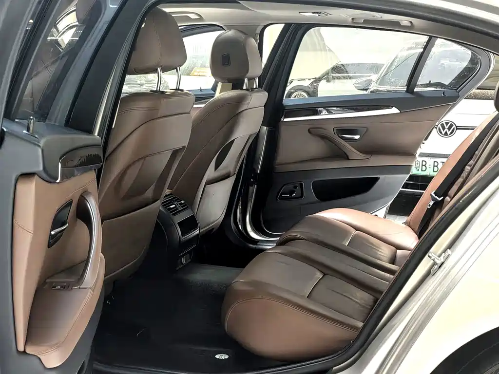 BMW 5 Series — миниатюра 5