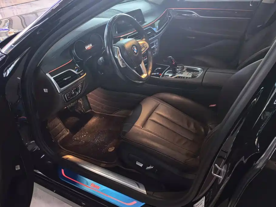BMW 7 Series — миниатюра 9