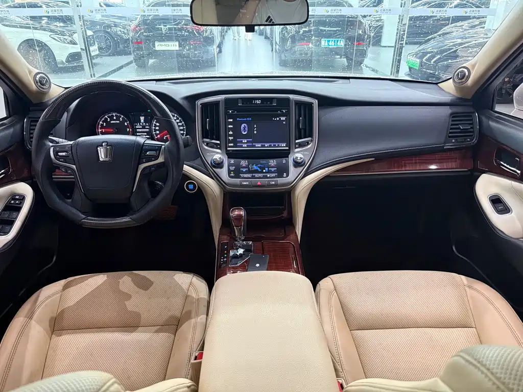 Toyota Crown 2015 2.0T Fashion