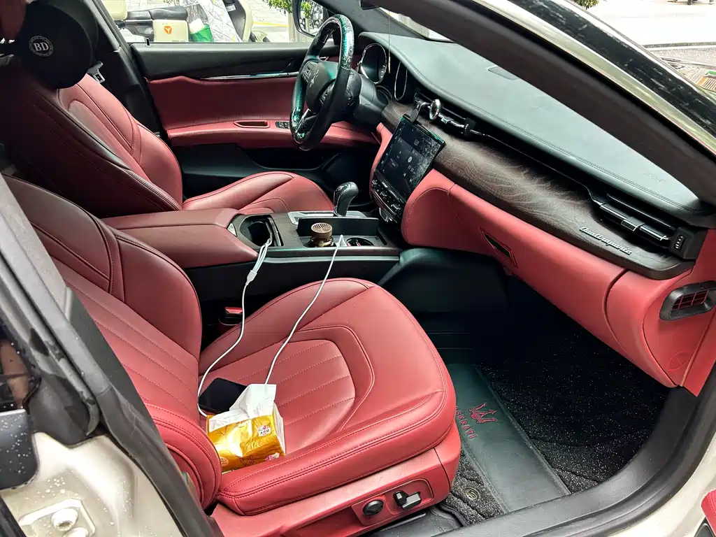 Maserati Quattroporte — миниатюра 9