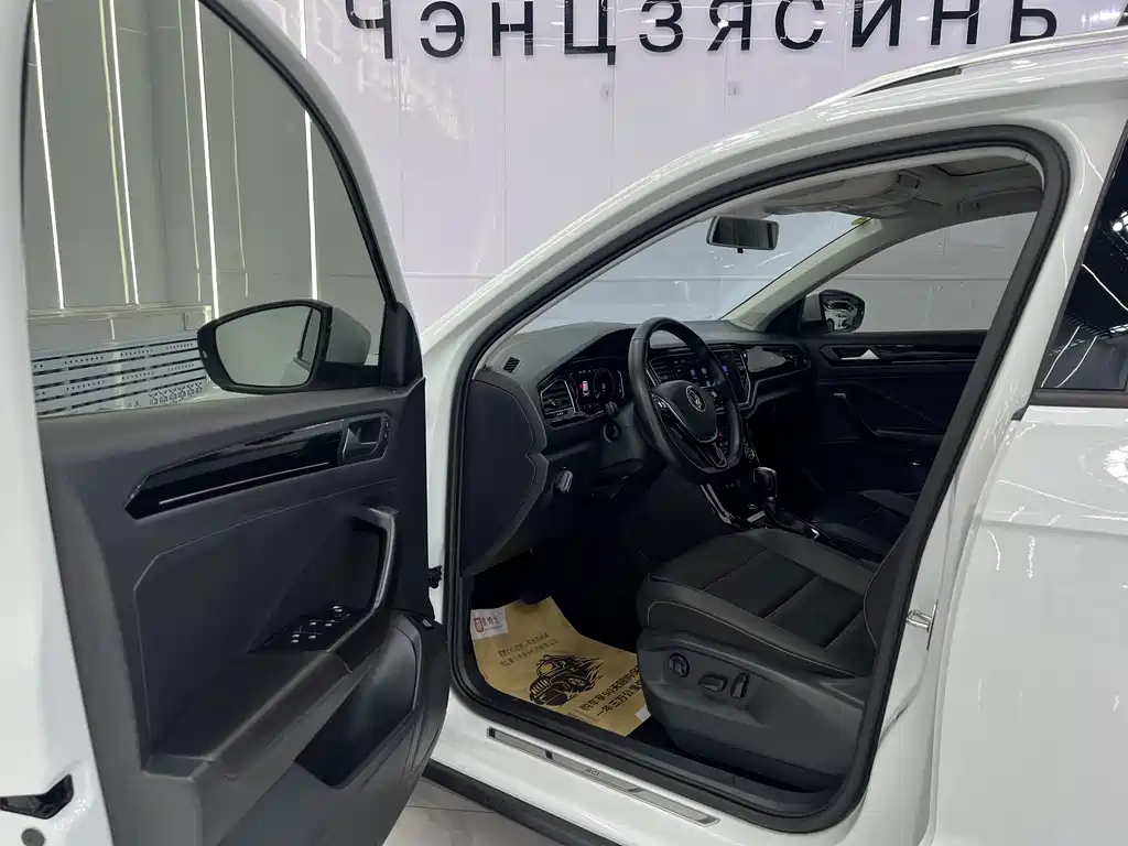 Volkswagen T-Roc 2022 280TSI DSG PLUS