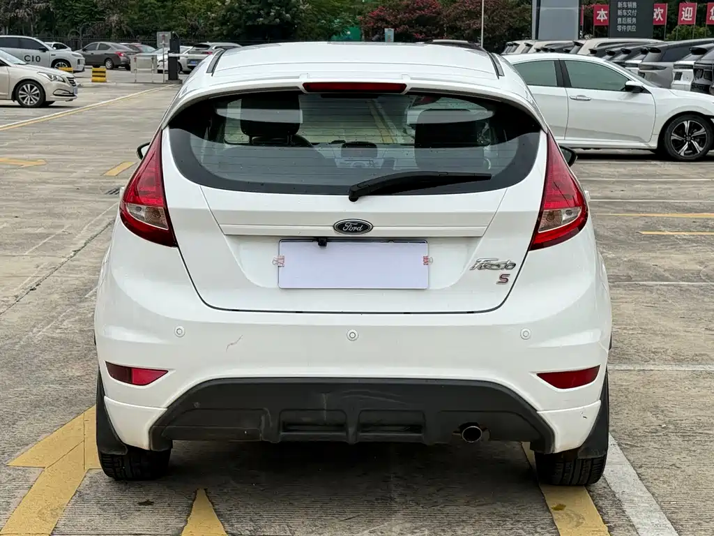 Ford Fiesta 2012 1.5L AT