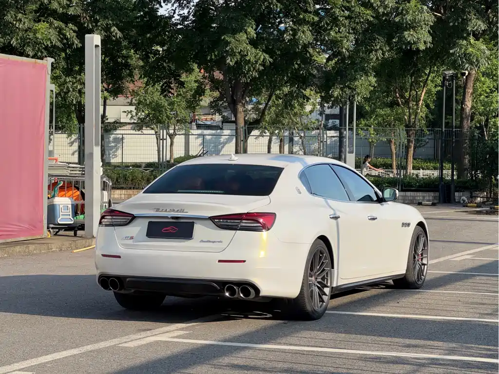 Maserati Quattroporte — миниатюра 5