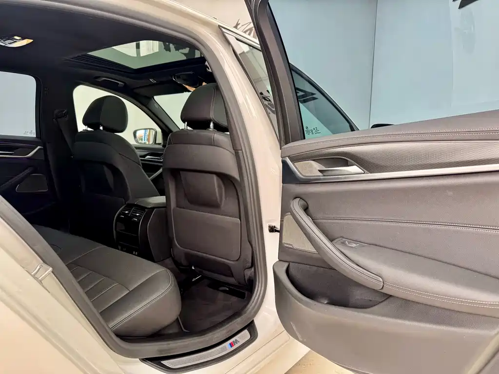 BMW 5 Series (Import) — миниатюра 11