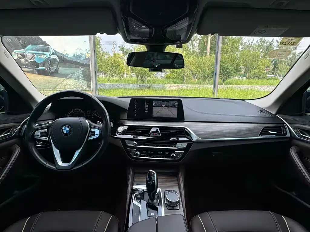 BMW 5 Series — миниатюра 13