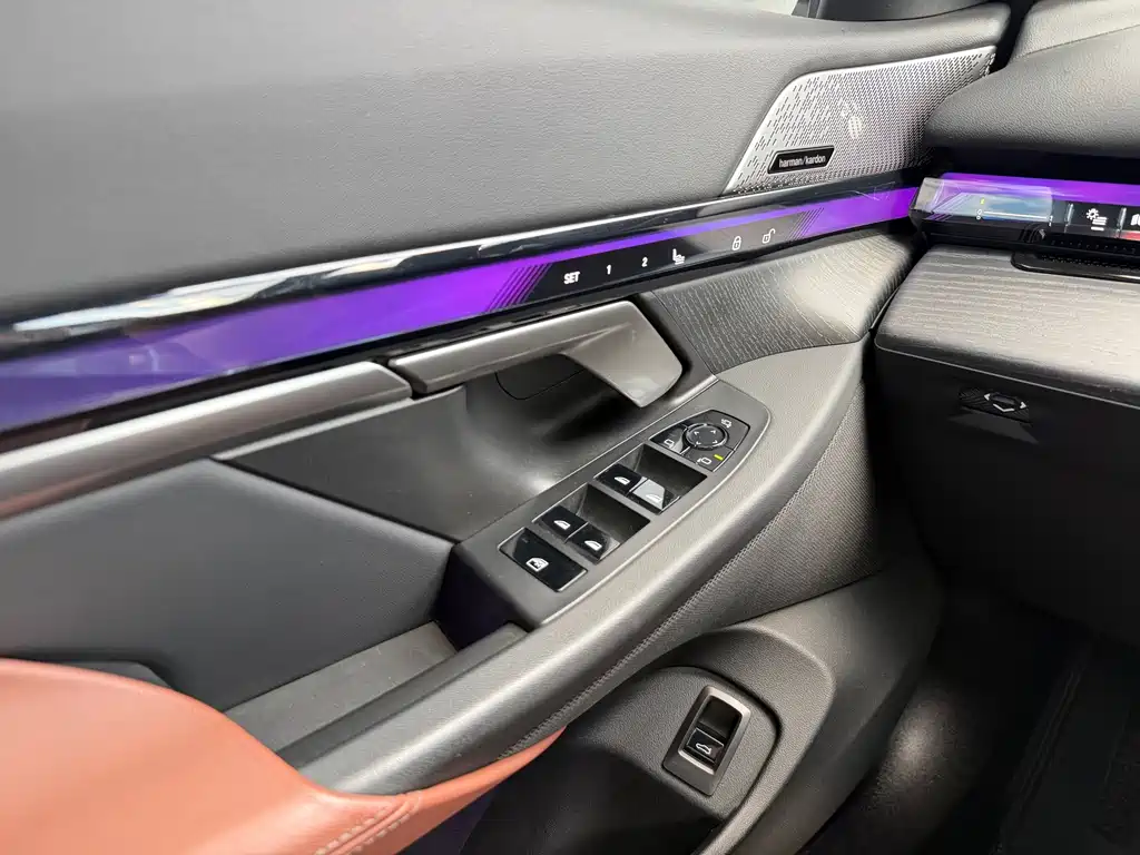 BMW 5 Series — миниатюра 13