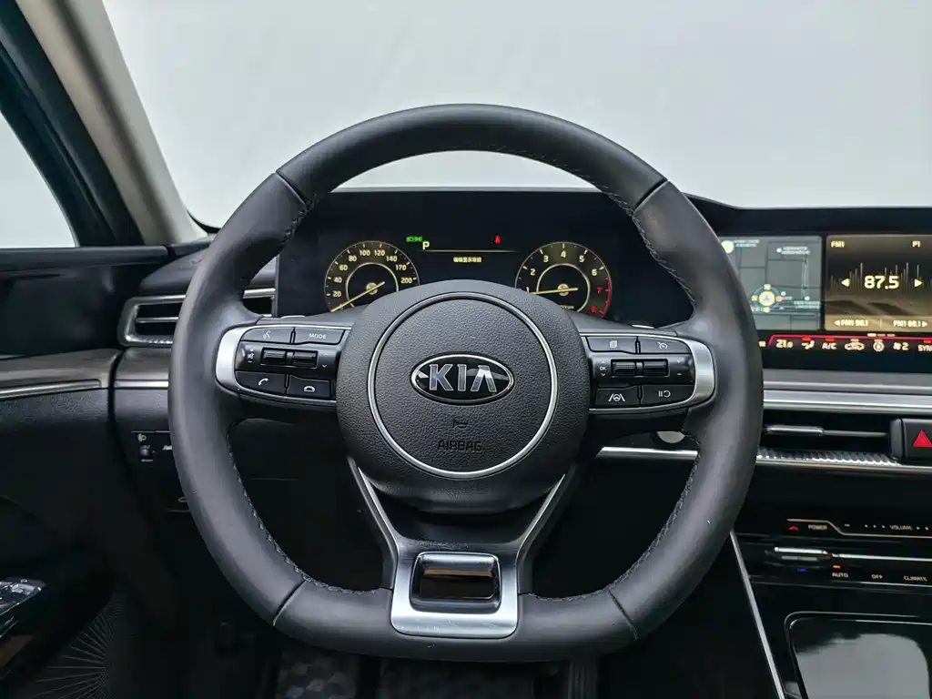 Kia K5 — миниатюра 7
